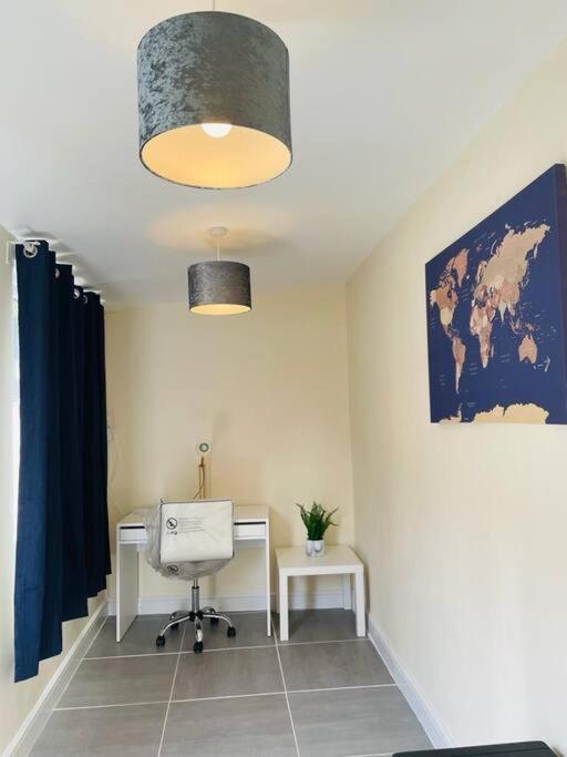 Superb And Comfortable 3Bd Home In Dagenham Buitenkant foto