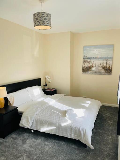 Superb And Comfortable 3Bd Home In Dagenham Buitenkant foto