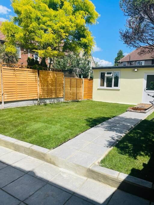 Superb And Comfortable 3Bd Home In Dagenham Buitenkant foto