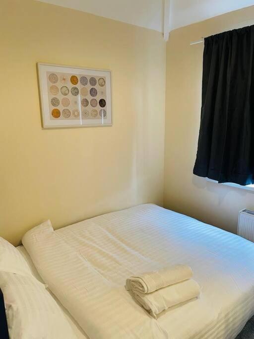 Superb And Comfortable 3Bd Home In Dagenham Buitenkant foto