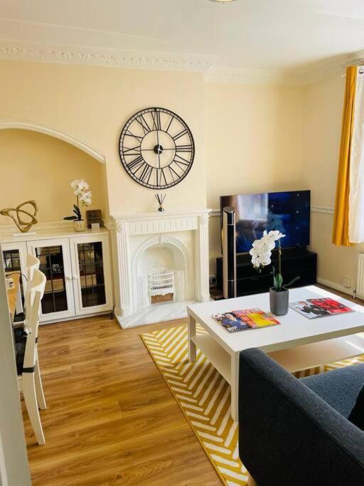 Superb And Comfortable 3Bd Home In Dagenham Buitenkant foto