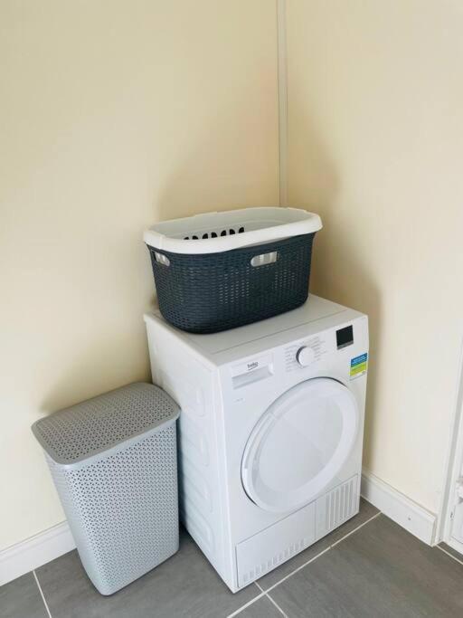 Superb And Comfortable 3Bd Home In Dagenham Buitenkant foto