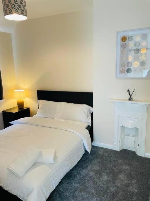 Superb And Comfortable 3Bd Home In Dagenham Buitenkant foto