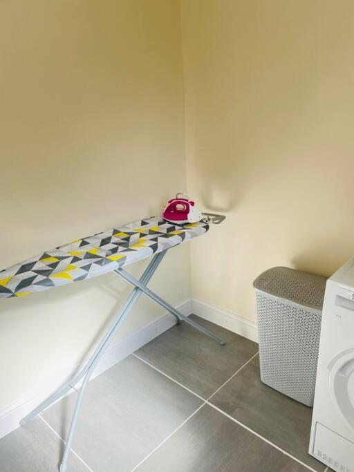 Superb And Comfortable 3Bd Home In Dagenham Buitenkant foto