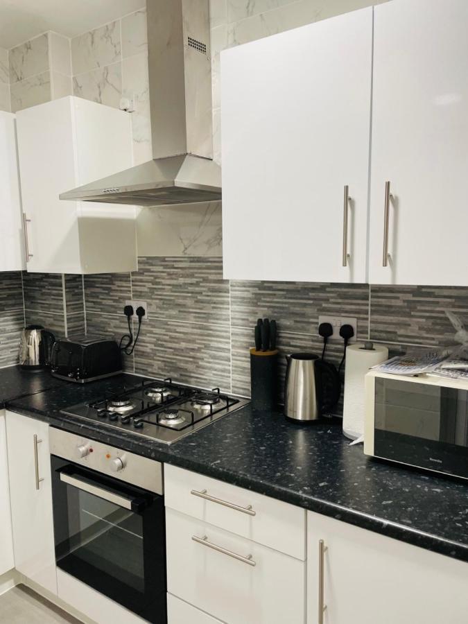 Superb And Comfortable 3Bd Home In Dagenham Buitenkant foto